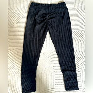 Workout leggings.  Scrunch butt gym leggings.